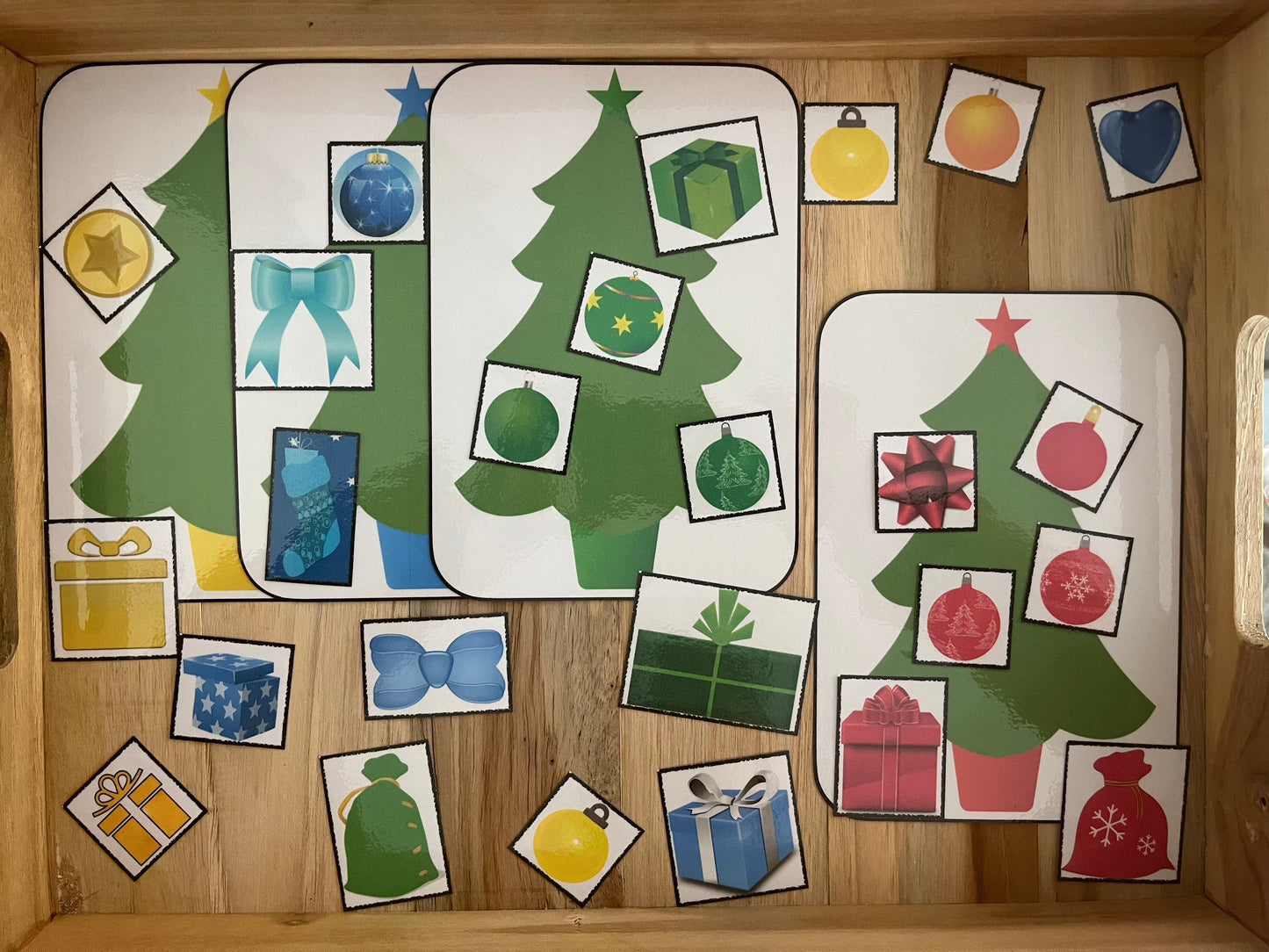 noël: sapins en couleur