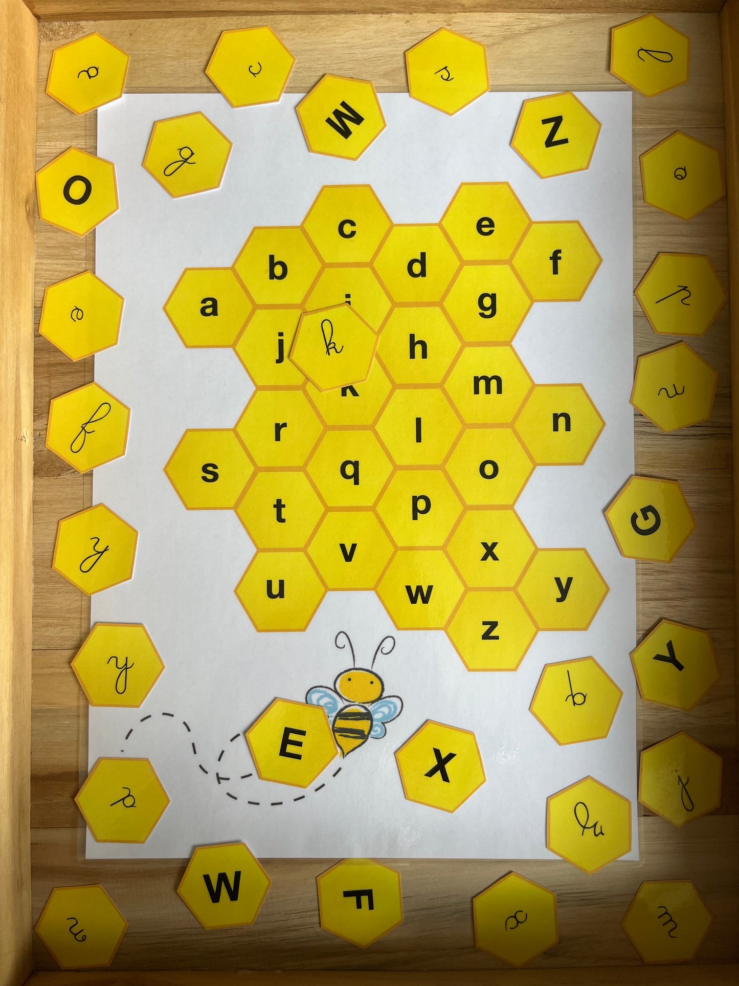 Plateau abécédaire avec différentes écritures