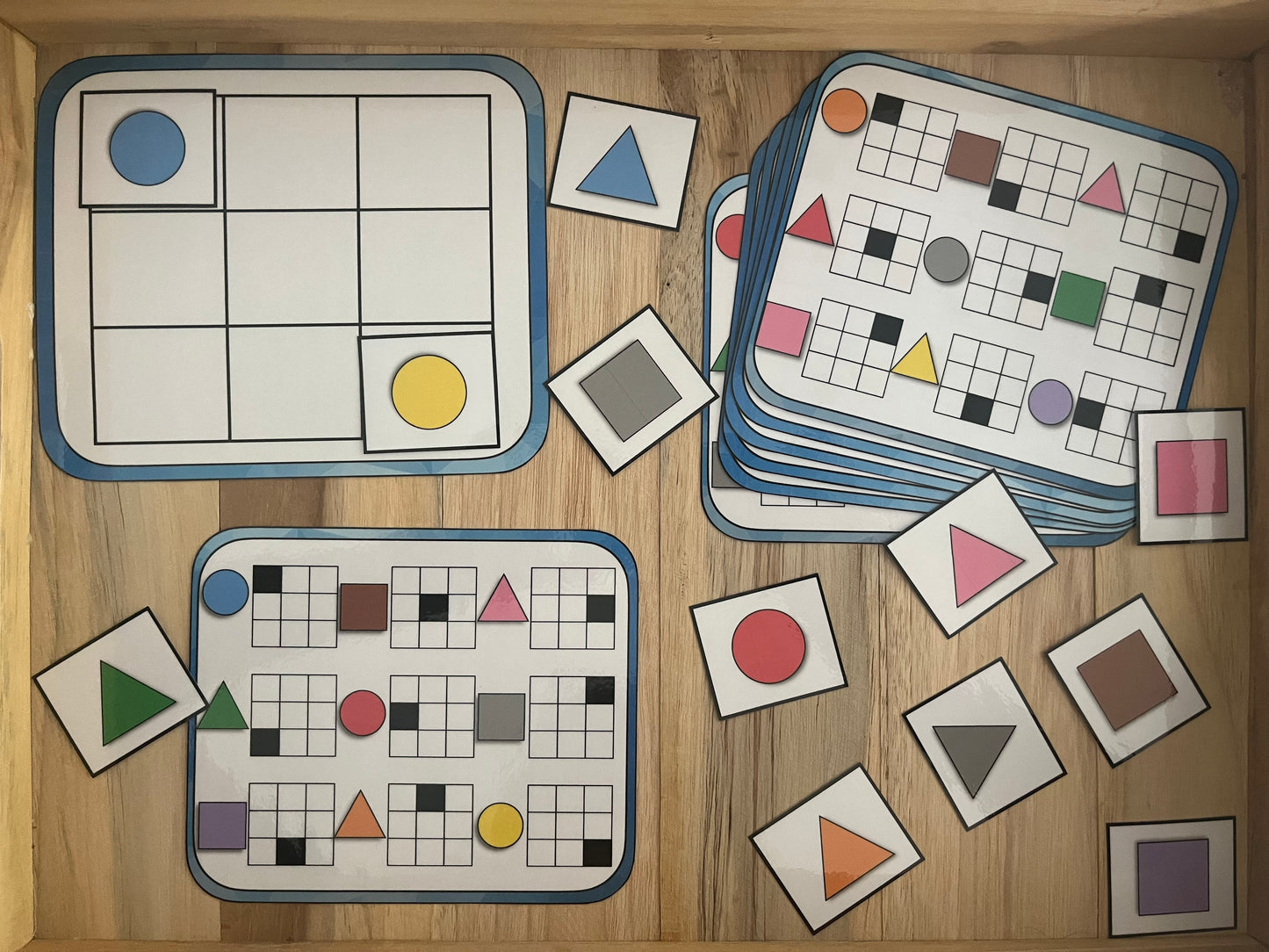 Repère spatial des formes et couleurs